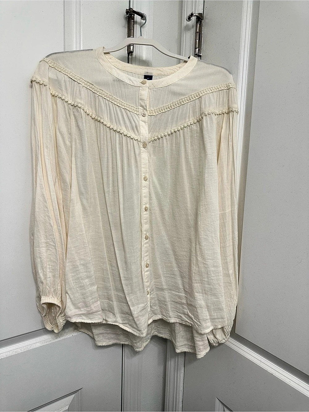Old Navy Button Front Blouse in Cream Size XXL